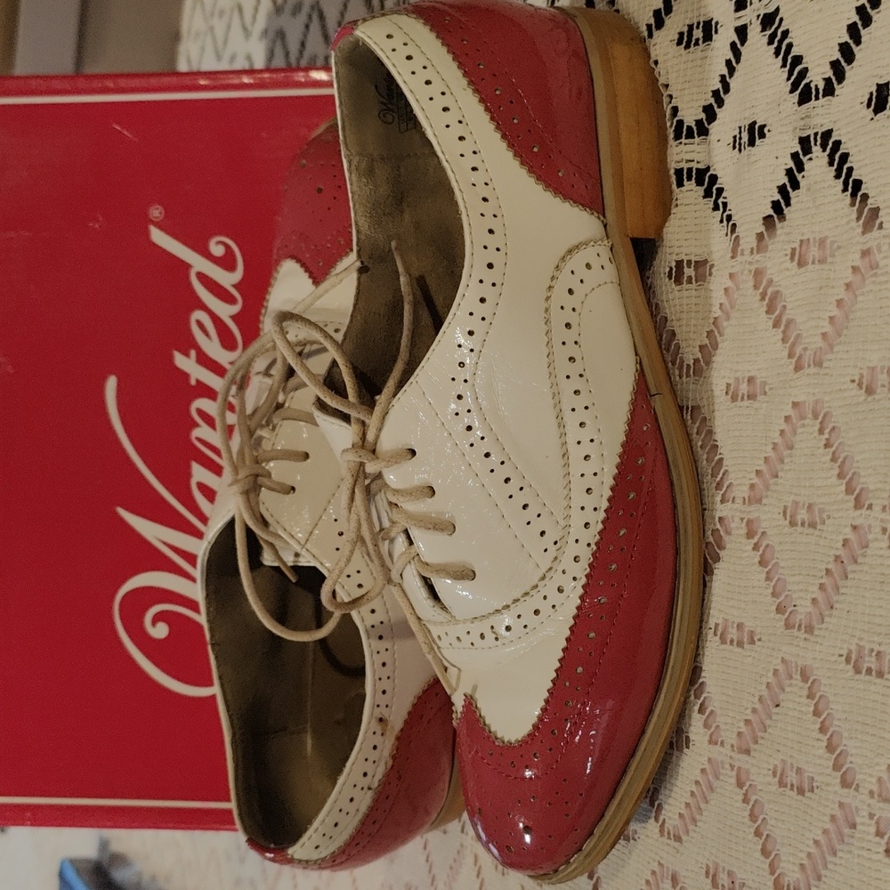 Pink wing tip